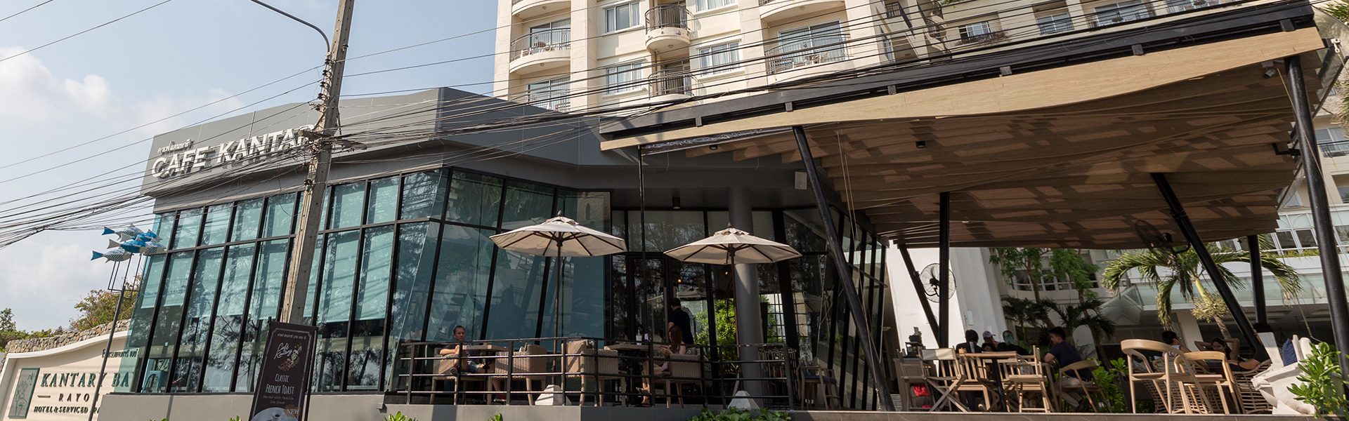 Café Kantary, By The Sea เปิดรับบรรยากาศทะเล : ท้องฟ้าสีคราม กับน้ำทะเลสวยใส