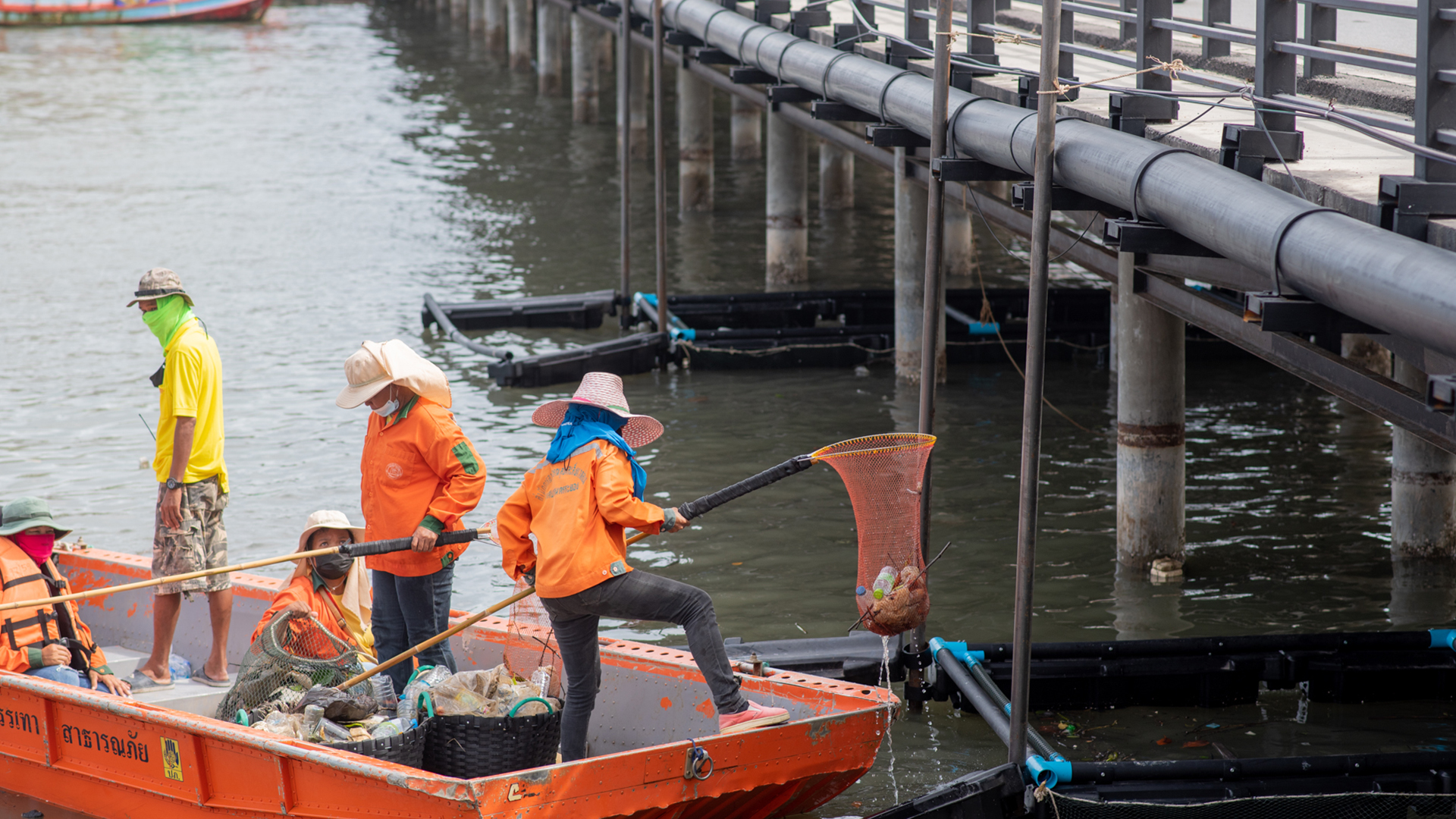 ทุ่นกักขยะลอยน้ำ จาก HDPE-Bone ผู้ช่วยสำคัญในการดูแลความสะอาดของท้องทะเล