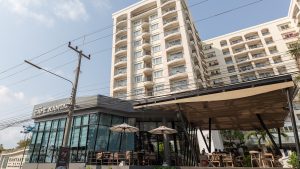 Café Kantary, By The Sea เปิดรับบรรยากาศทะเล : ท้องฟ้าสีคราม กับน้ำทะเลสวยใส
